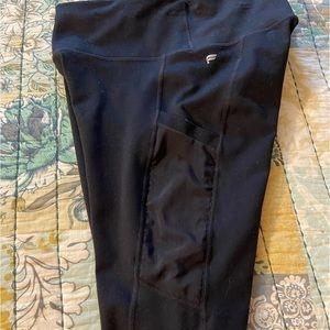 Fabletics Powerhold Leggings with Mesh Side Pockets. Black. Medium.